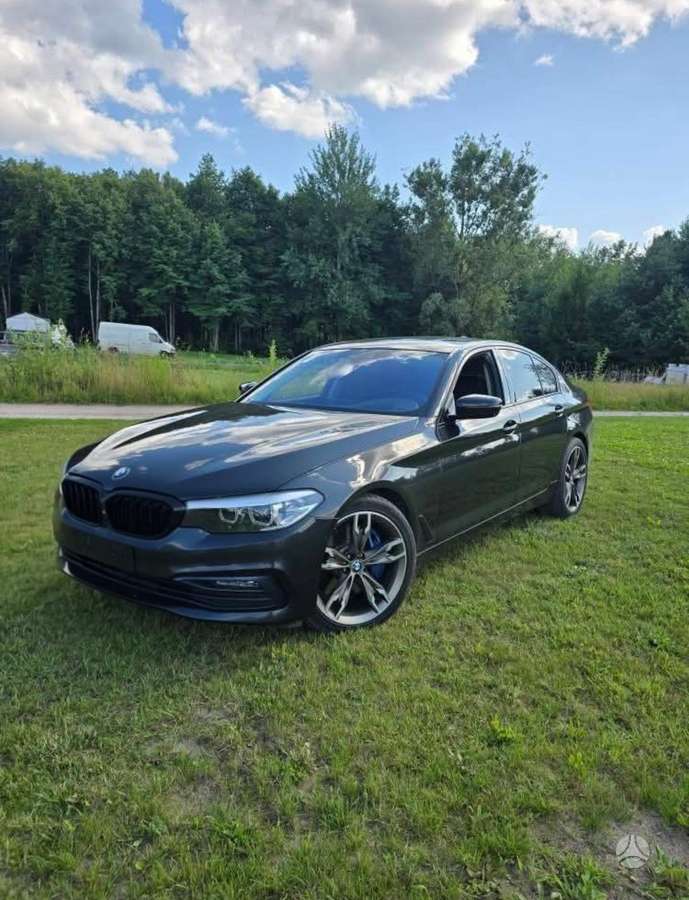 BMW 520, Седан