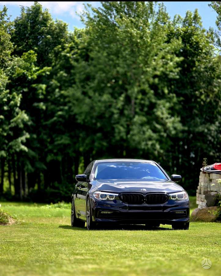 BMW 520, Седан
