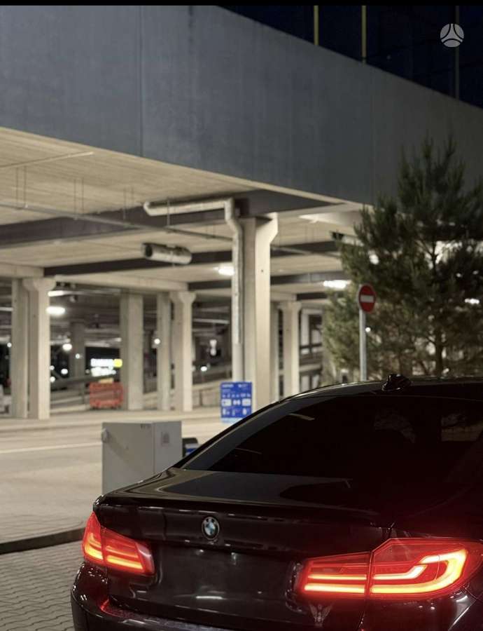 BMW 520, Седан