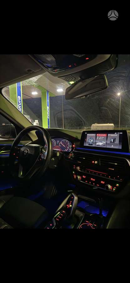 BMW 520, Седан