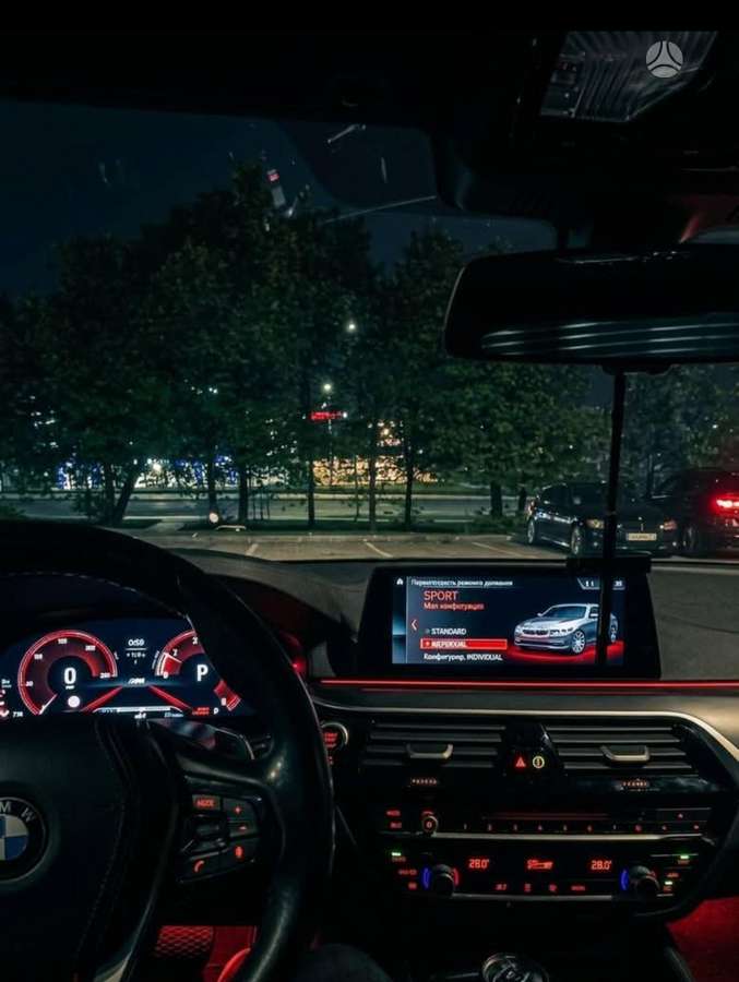 BMW 520, Седан