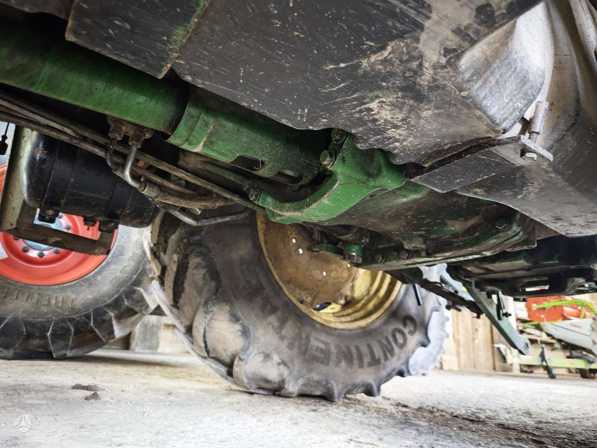 John Deere 5100M, tractors