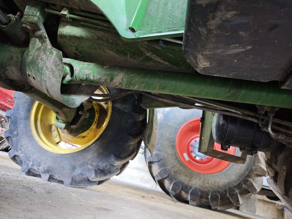 John Deere 5100M, traktoriai