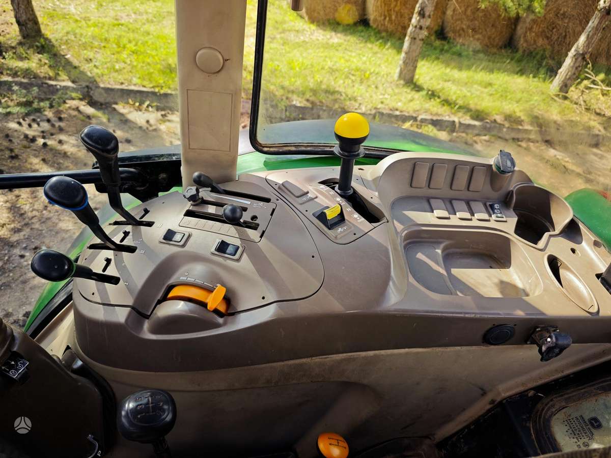 John Deere 5100M, traktoriai