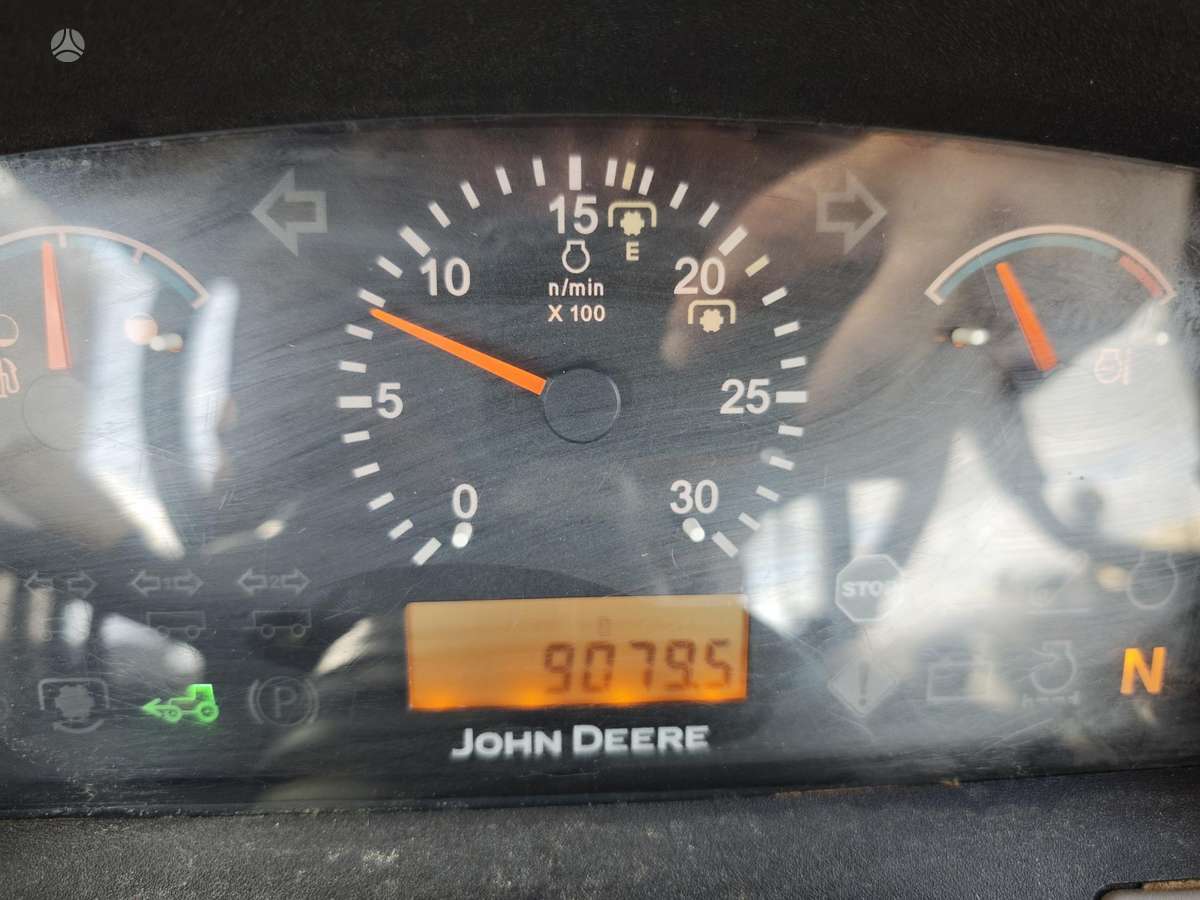 John Deere 5100M, traktoriai