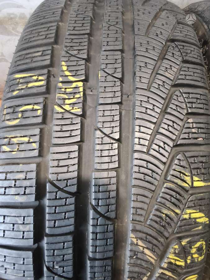 Pirelli Sotto Zero, winter 245/35 R20