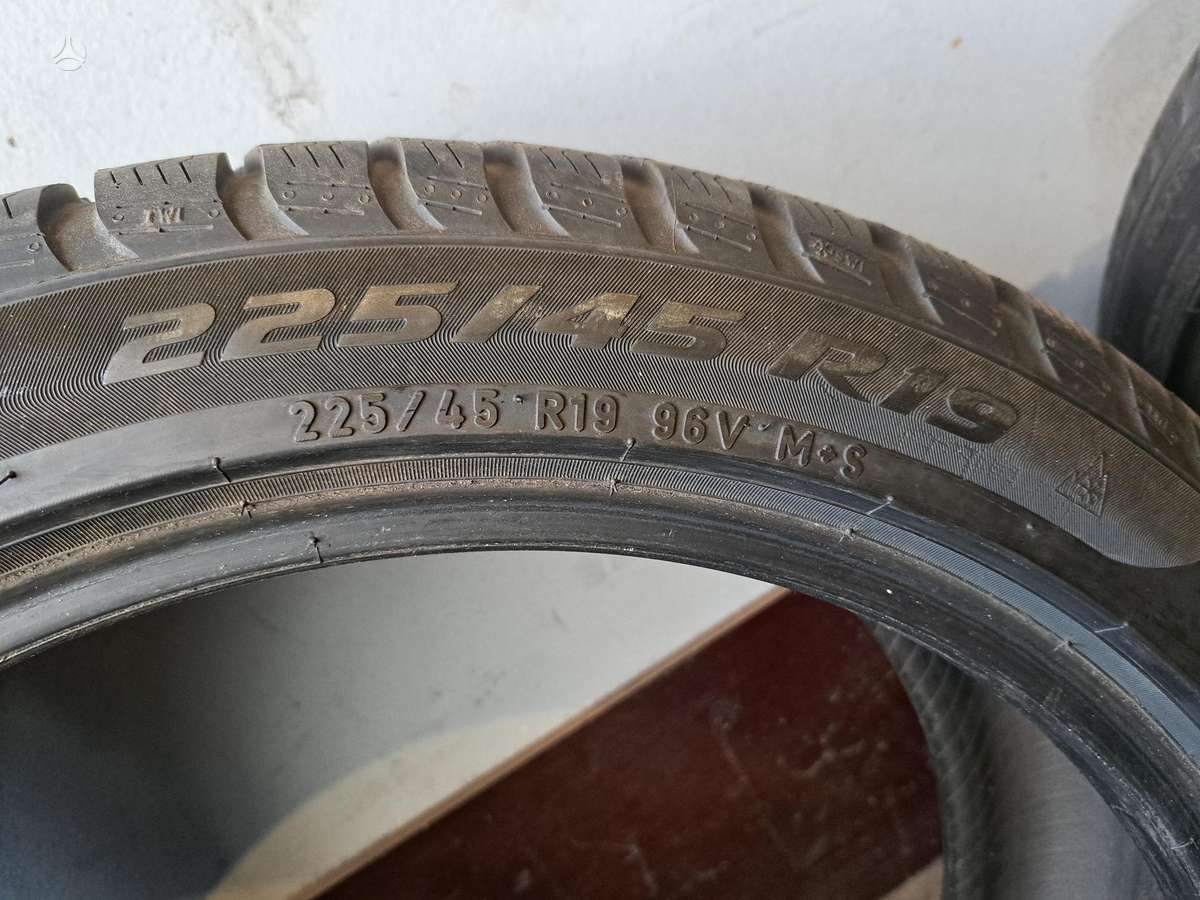 Pirelli, зимние 225/45 R19