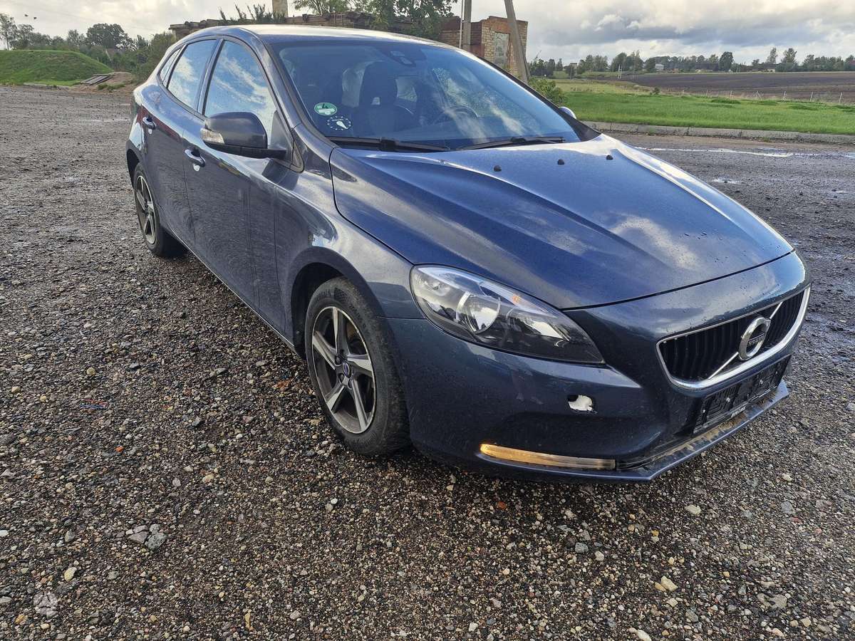 Volvo V40, 2.0 l., hatchback