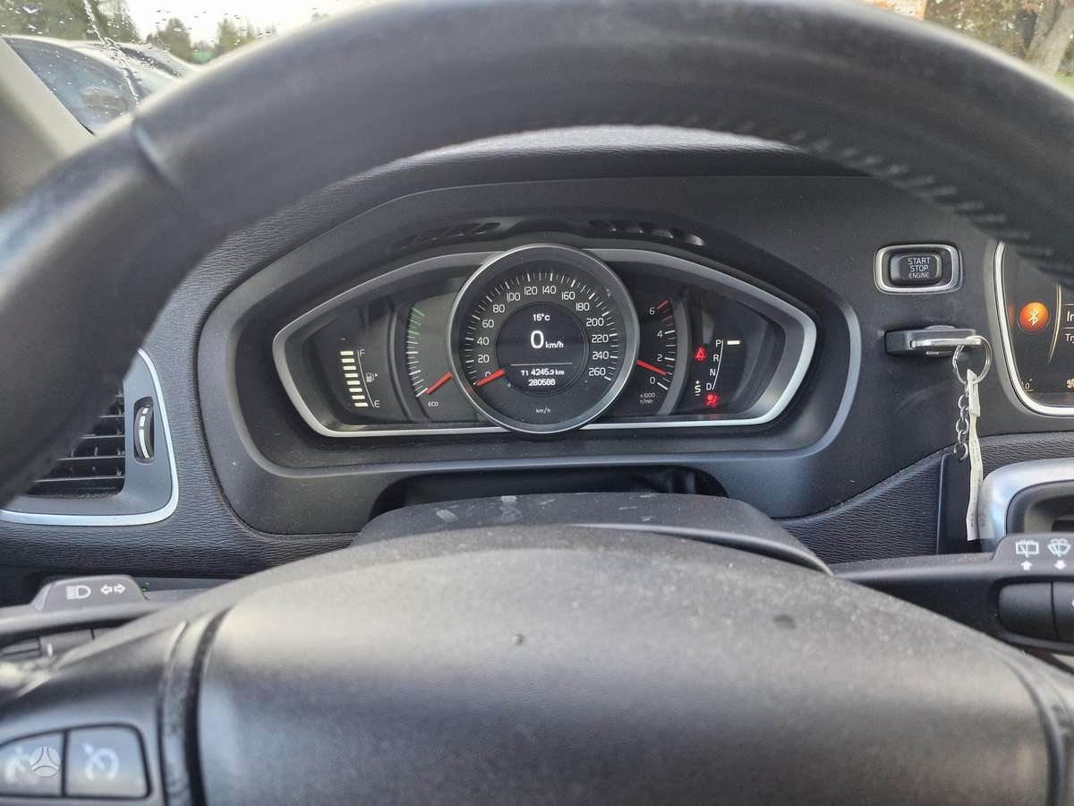 Volvo V40, 2.0 l., Хэтчбек