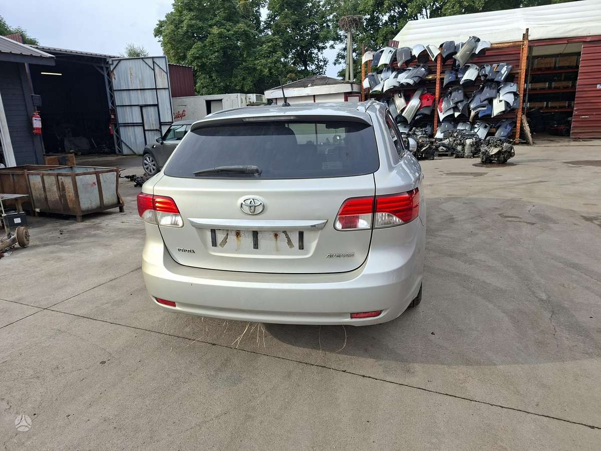 Toyota Avensis по частям