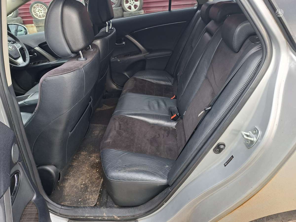 Toyota Avensis по частям