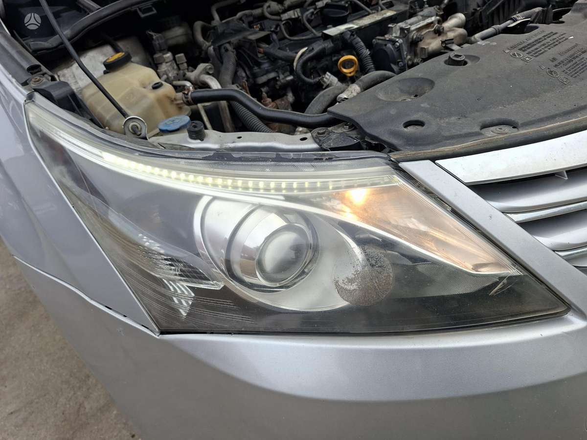 Toyota Avensis по частям