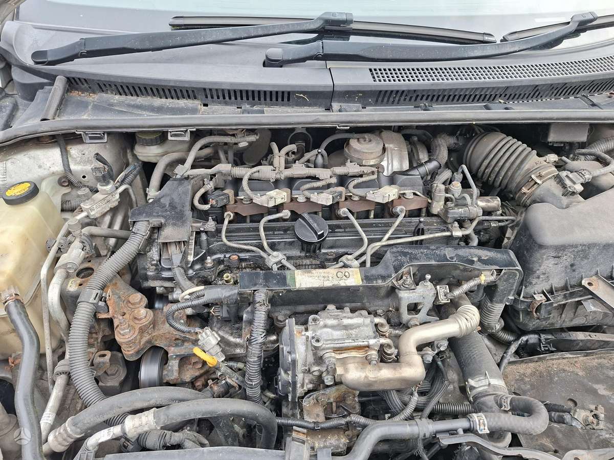 Toyota Avensis по частям