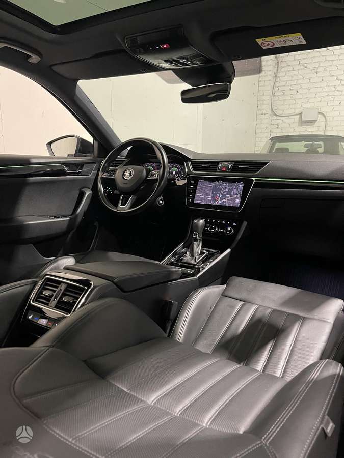 Skoda Superb, 2.0 l., Седан