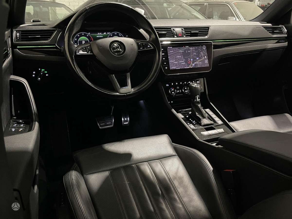 Skoda Superb, 2.0 l., Седан