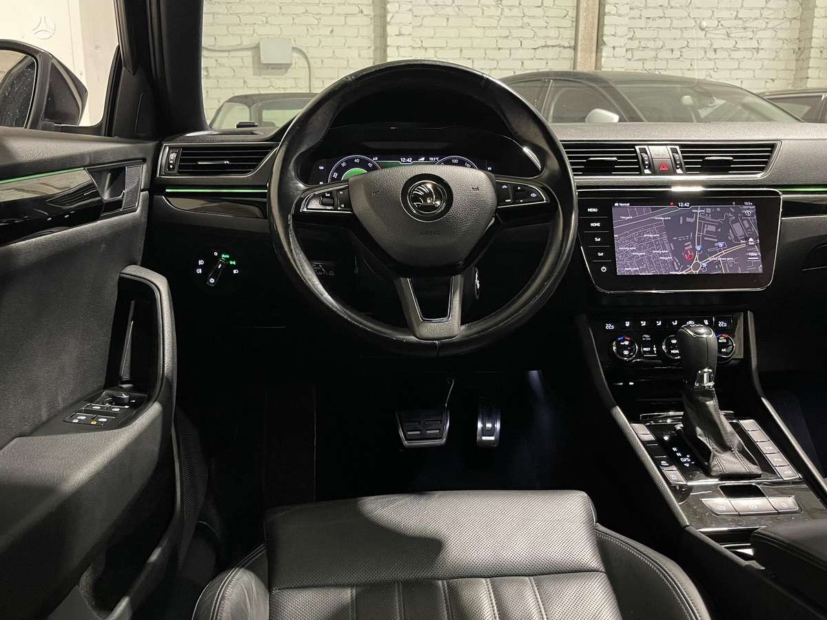 Skoda Superb, 2.0 l., Седан