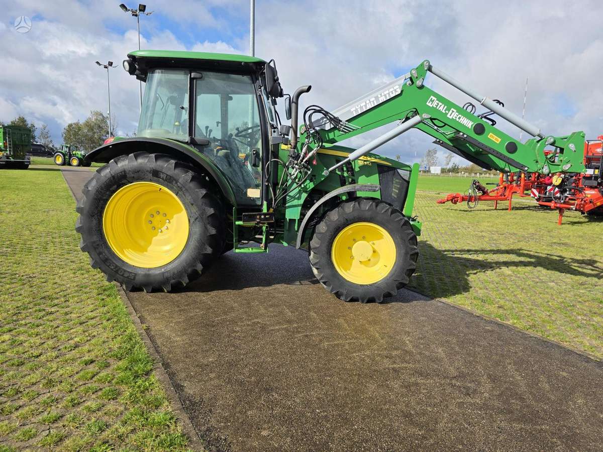 John Deere 5115M, tractors
