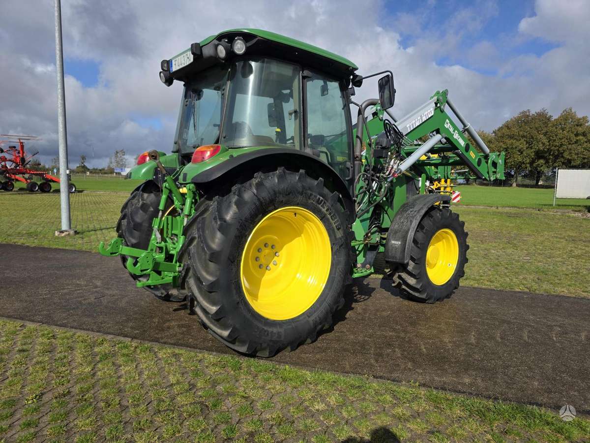 John Deere 5115M, tractors