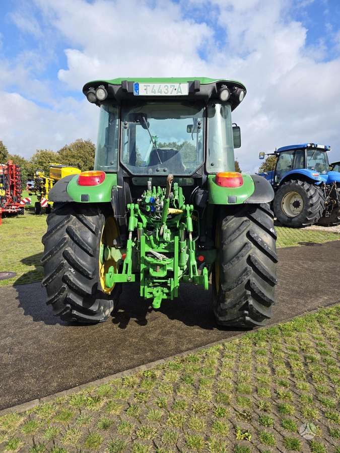 John Deere 5115M, traktoriai