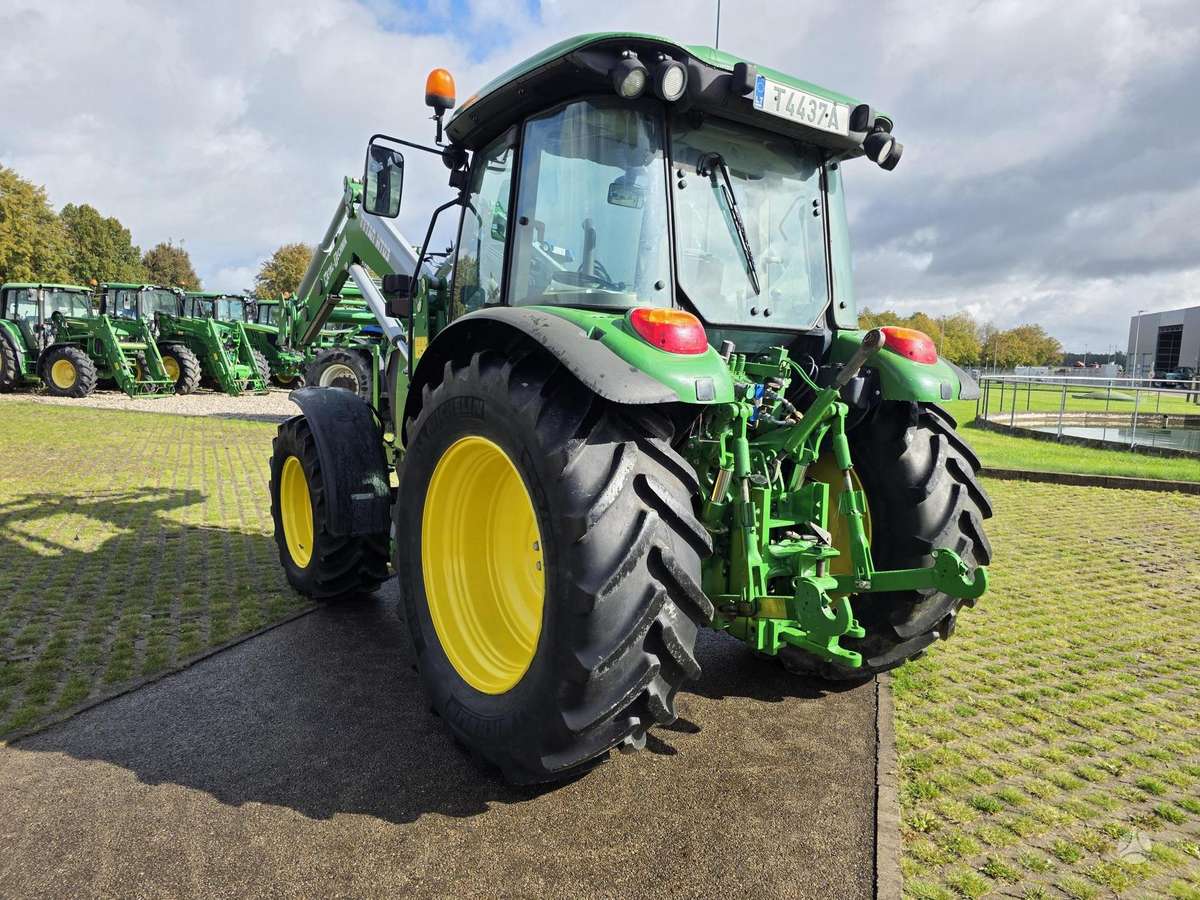 John Deere 5115M, tractors