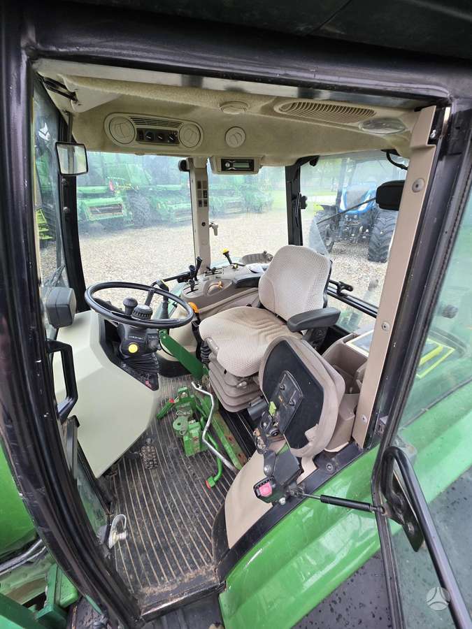John Deere 5115M, traktoriai