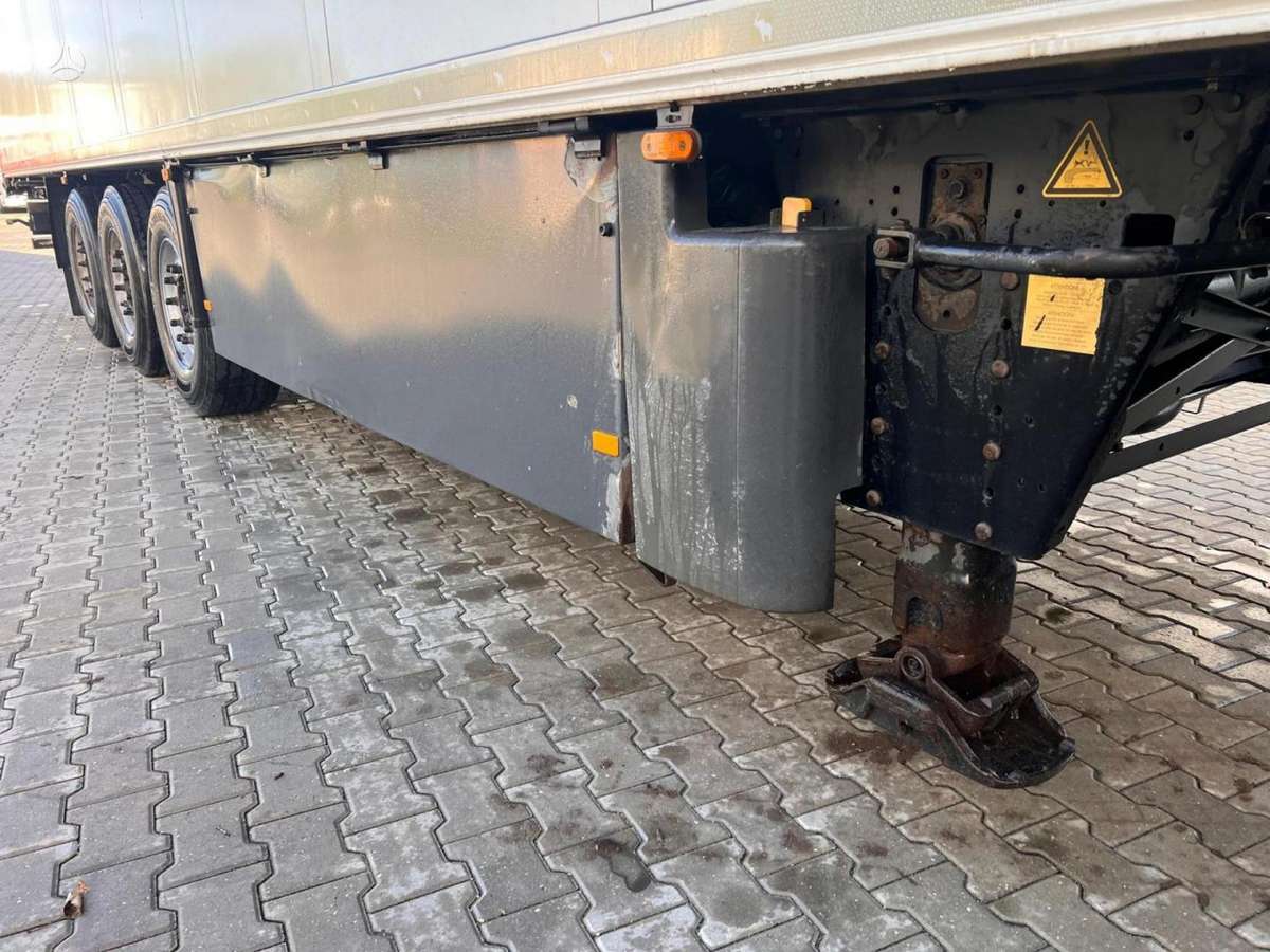 Schmitz SKO 27, šaldytuvai