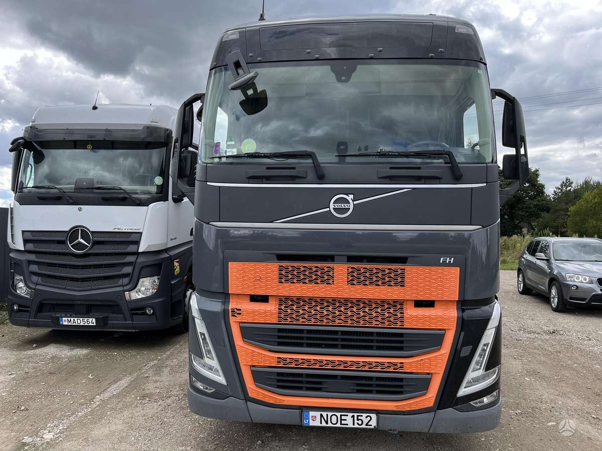 Volvo FH, double sleeper