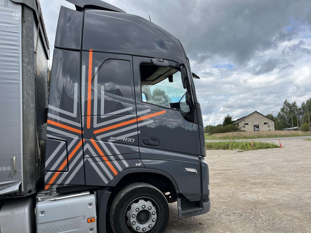 Volvo FH, double sleeper