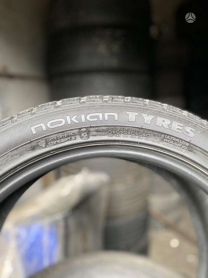 Nokian, žieminės 235/45 R18