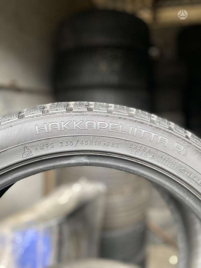 Nokian, žieminės 235/45 R18