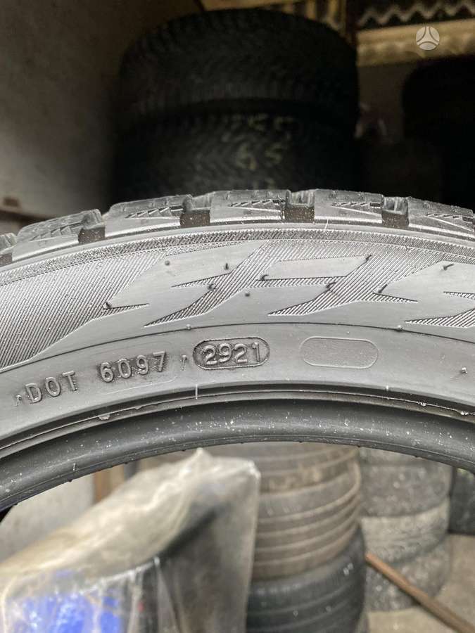 Nokian, winter 235/45 R18