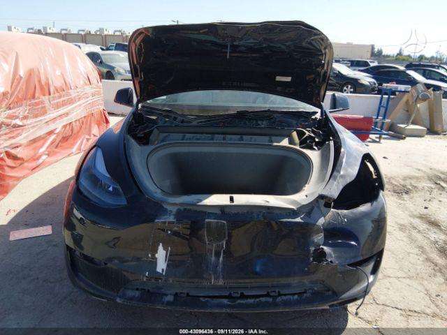 Tesla Model Y, sedanas