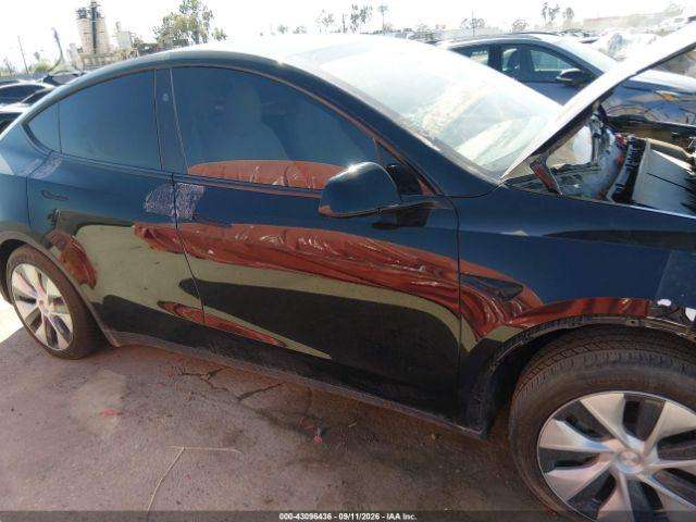 Tesla Model Y, sedanas