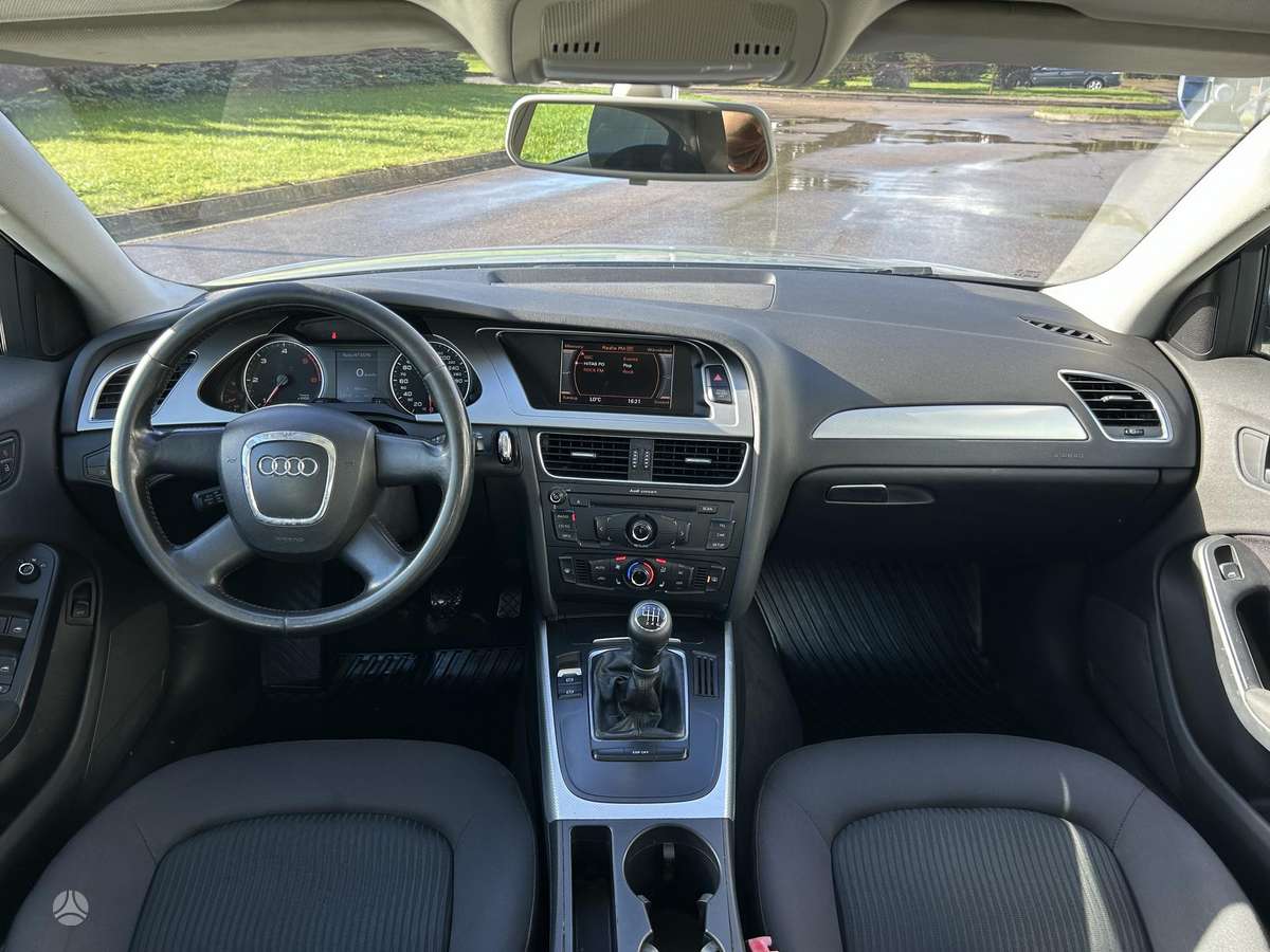 Audi A4, 2.0 l., Седан