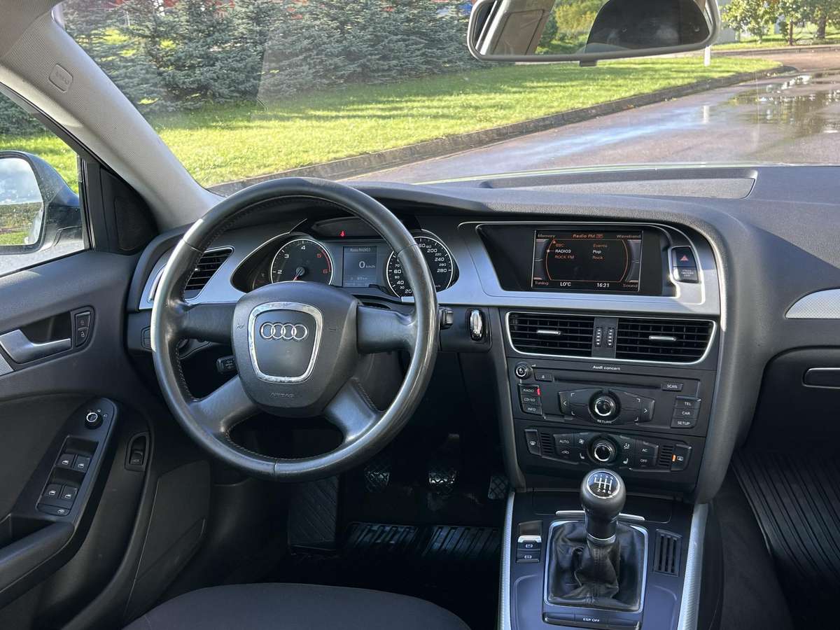 Audi A4, 2.0 l., Седан