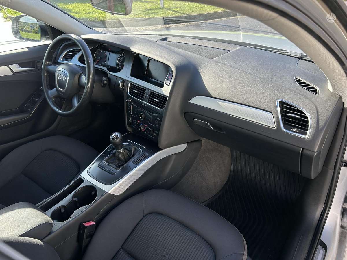 Audi A4, 2.0 l., Седан