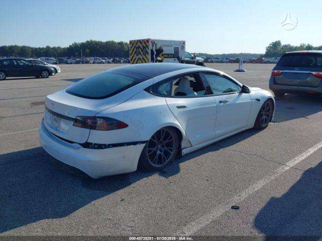 Tesla Model S, Седан