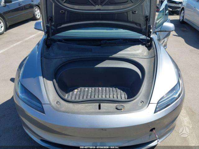 Tesla Model 3, Седан
