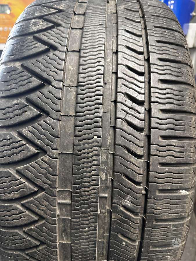 Michelin, всесезонные 235/40 R18
