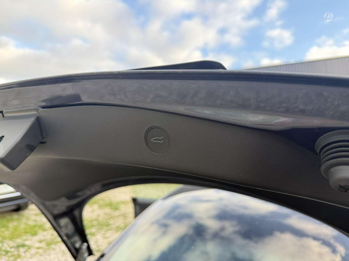Tesla Model 3, 68 kWh, hatchback