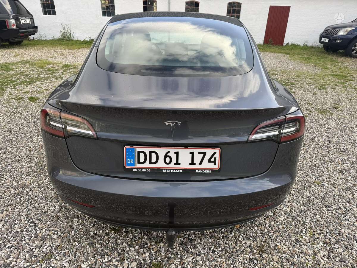 Tesla Model 3, 68 kWh, hatchback