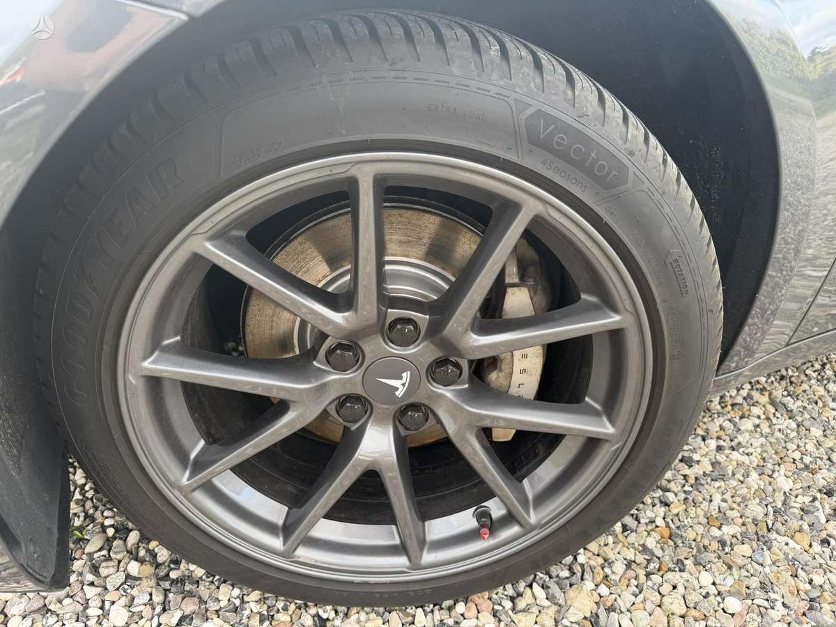 Tesla Model 3, 68 kWh, hatchback