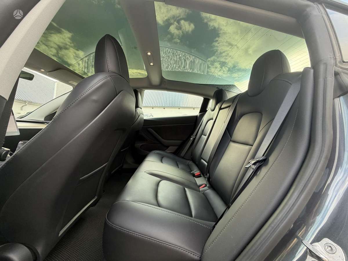 Tesla Model 3, 68 kWh, hatchback