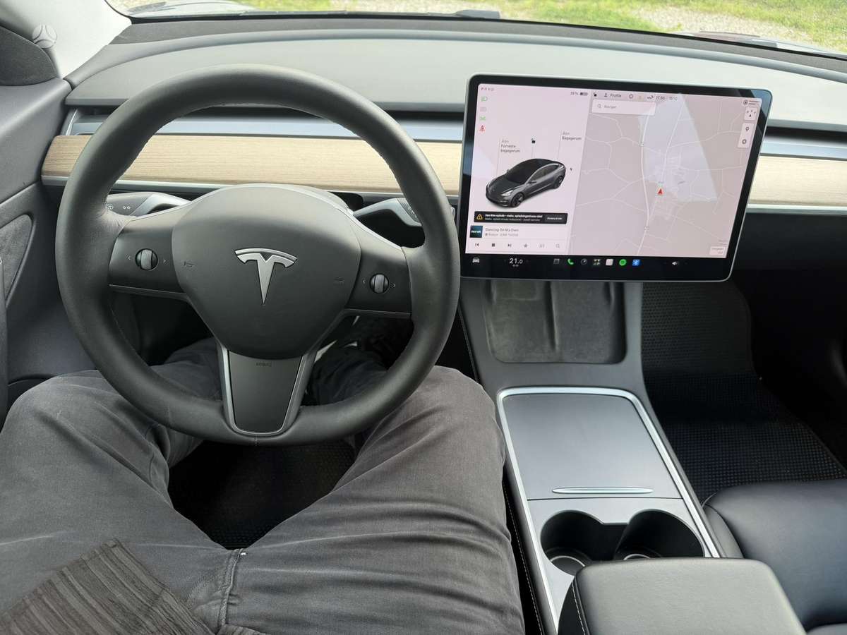 Tesla Model 3, 68 kWh, hatchback