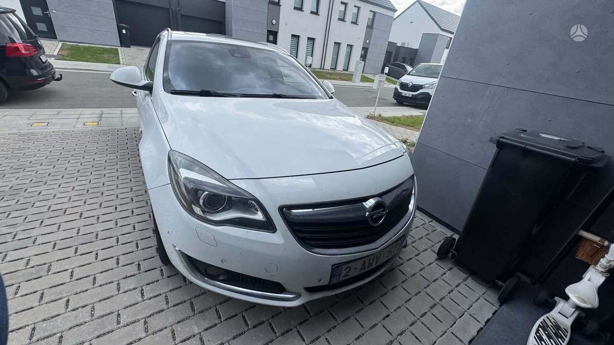Opel Insignia 2015 — rear view