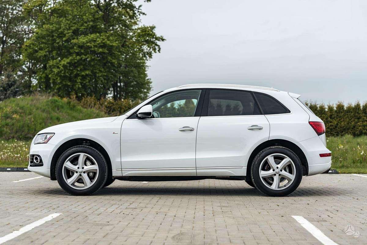 Audi Q5, 2.0 l., off-road / crossover