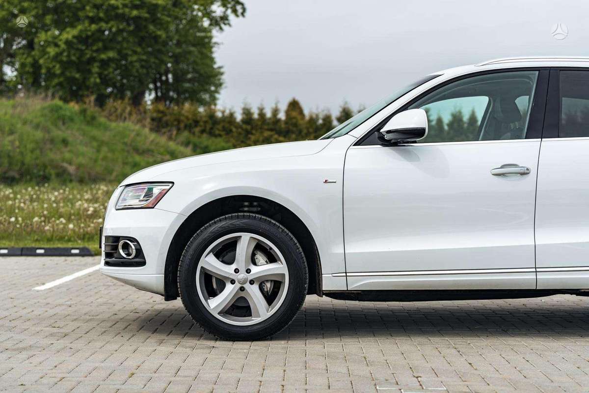 Audi Q5, 2.0 l., off-road / crossover