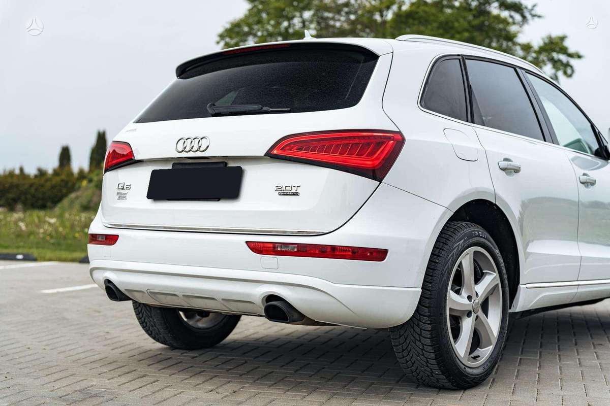 Audi Q5, 2.0 l., off-road / crossover
