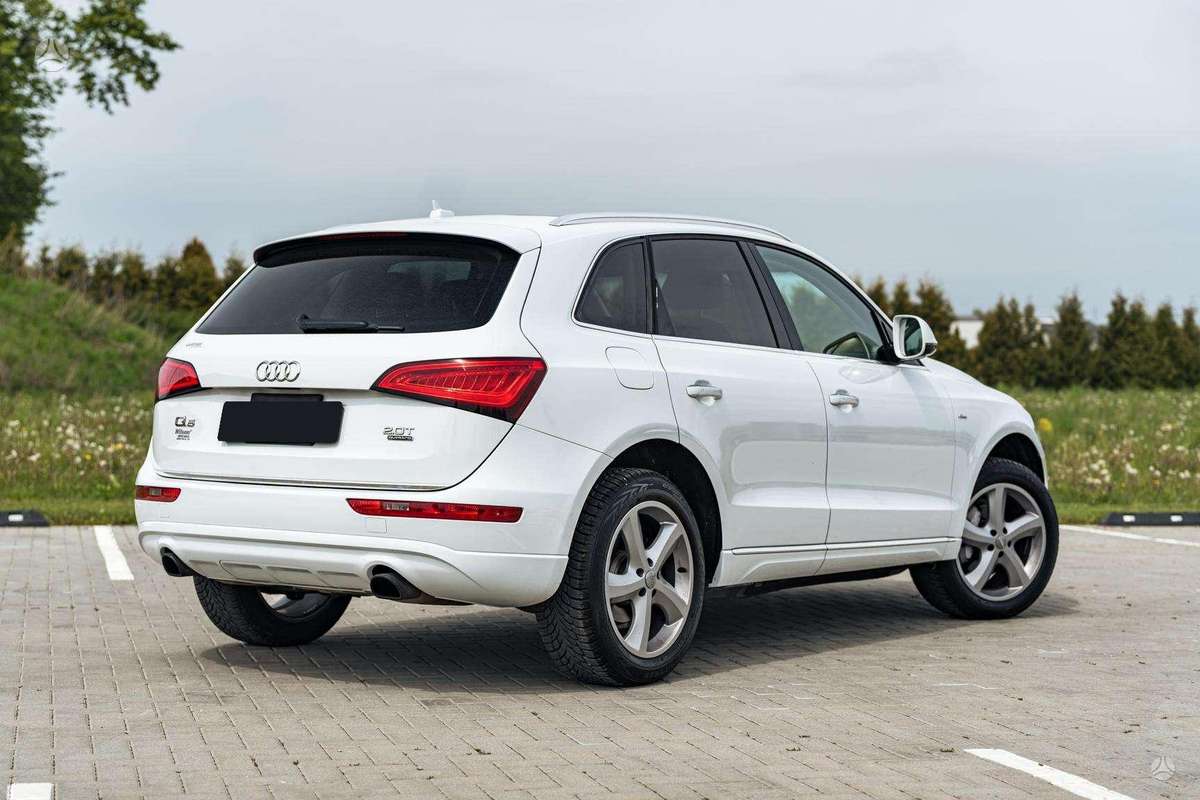 Audi Q5, 2.0 l., off-road / crossover