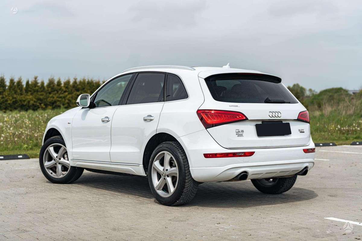Audi Q5, 2.0 l., off-road / crossover